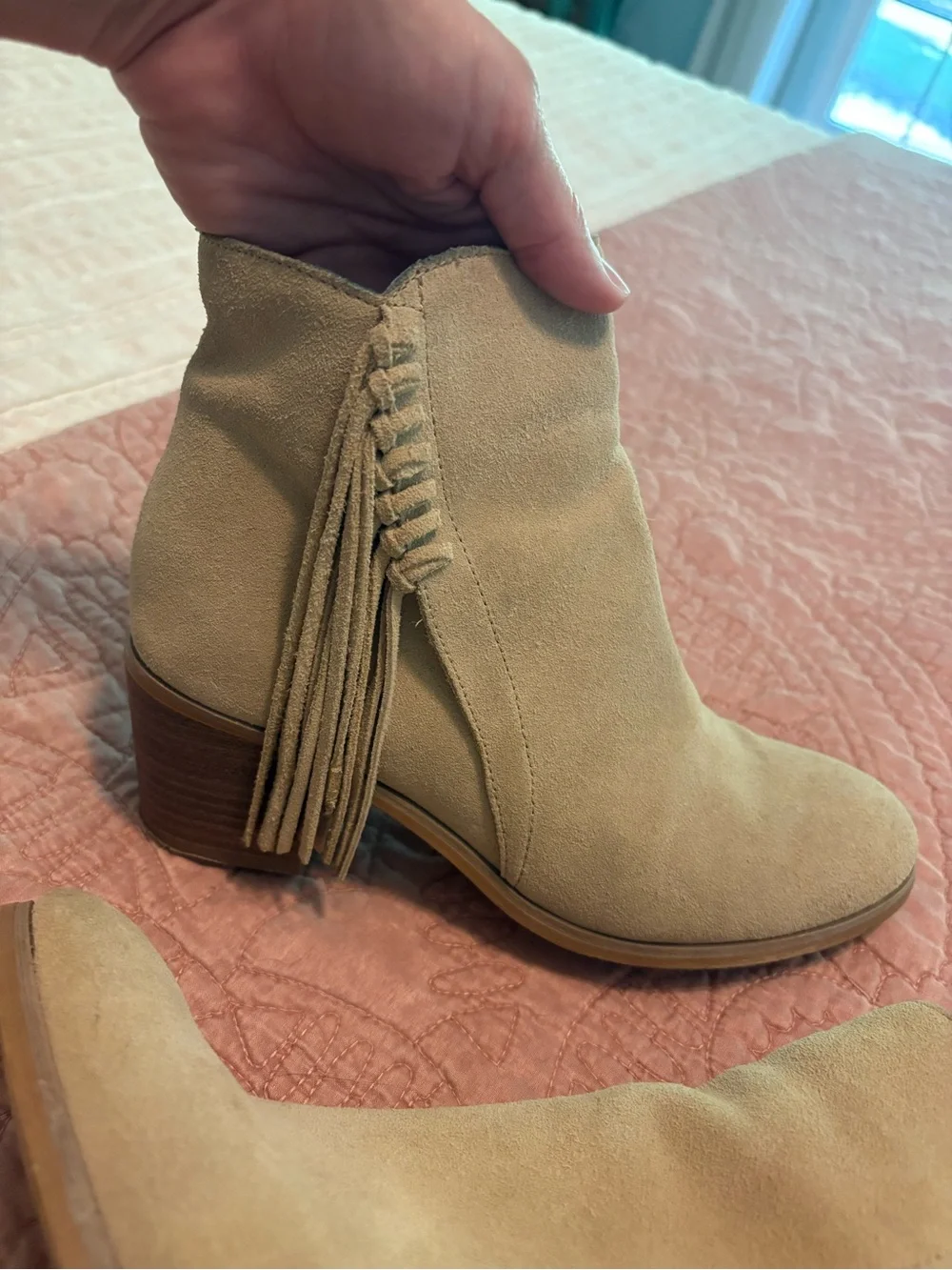 Kenneth Cole Fringe Suede Ankle Bootie. Sz 6.5